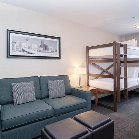 Sandman Hotel & Suites Calgary West Экстерьер фото