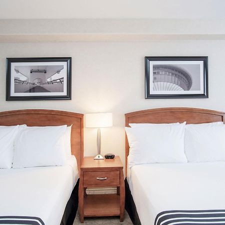 Sandman Hotel & Suites Calgary West Экстерьер фото