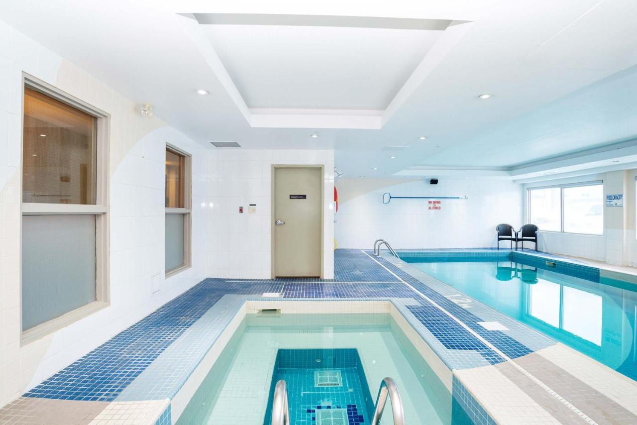 Sandman Hotel & Suites Calgary West Экстерьер фото