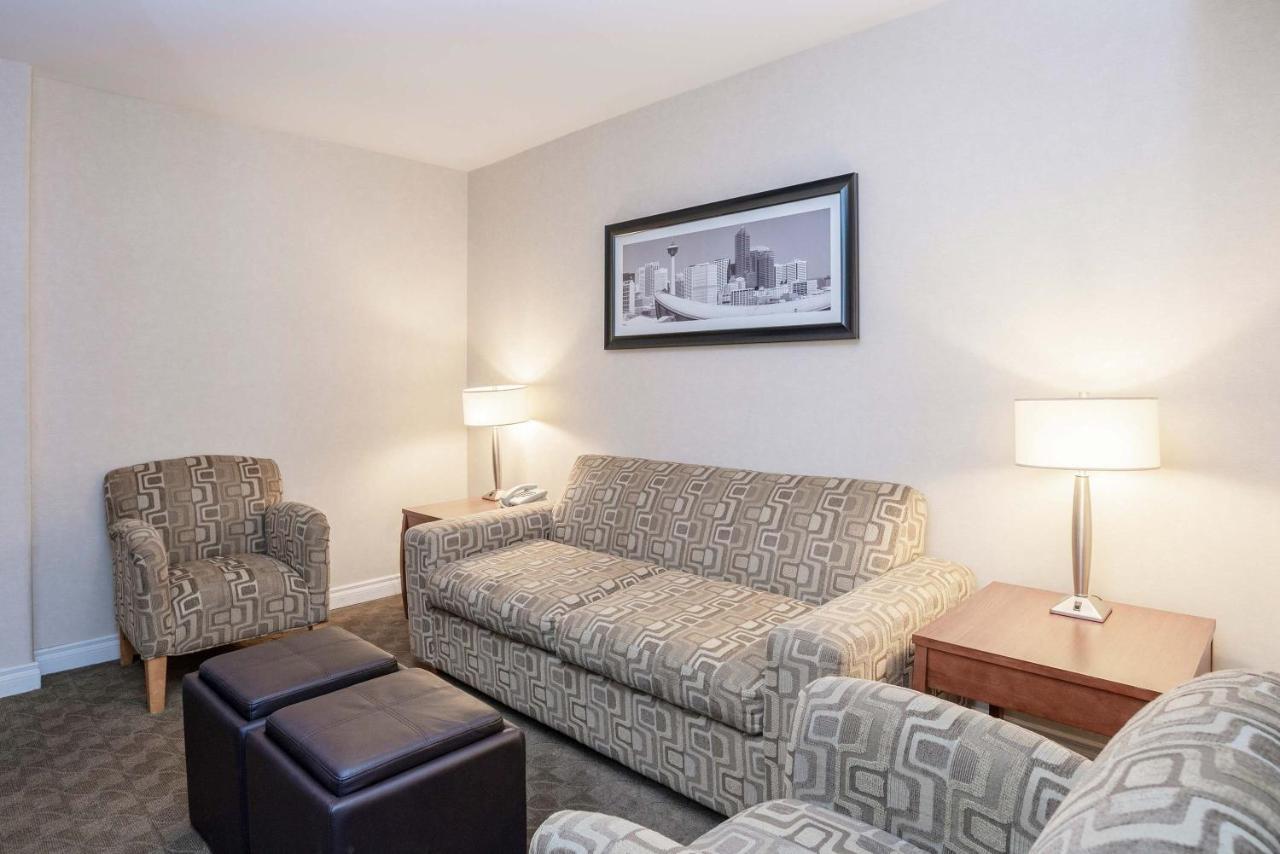 Sandman Hotel & Suites Calgary West Экстерьер фото