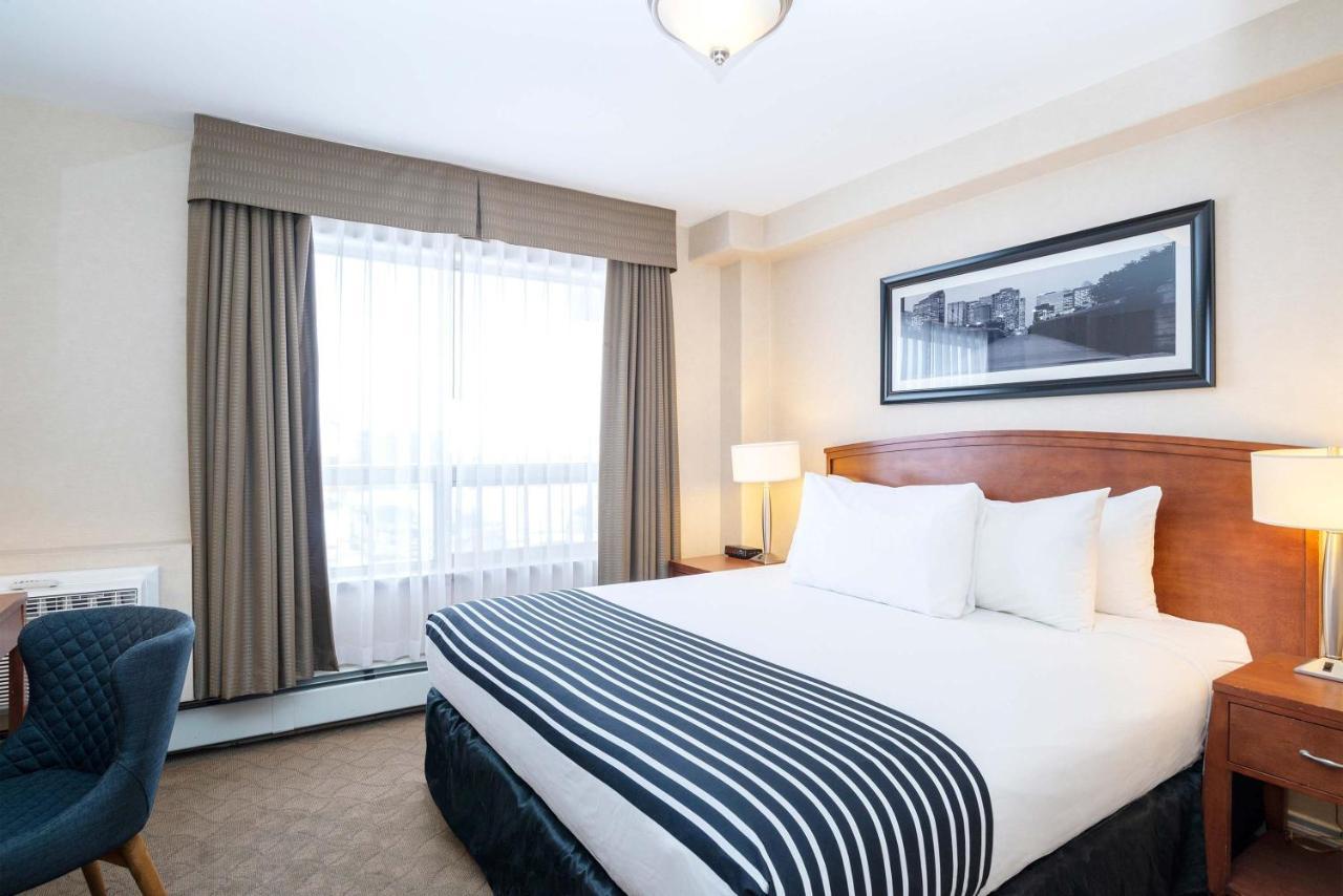Sandman Hotel & Suites Calgary West Экстерьер фото