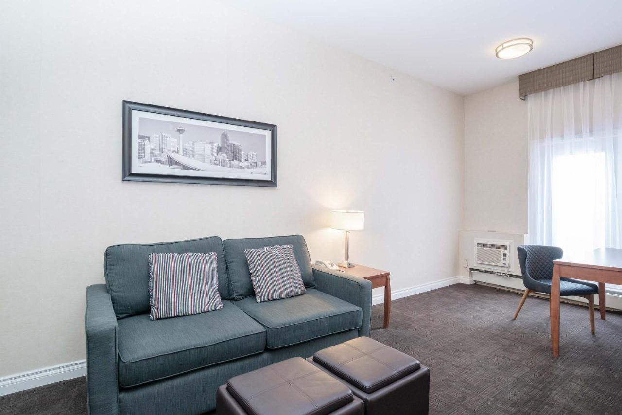Sandman Hotel & Suites Calgary West Экстерьер фото