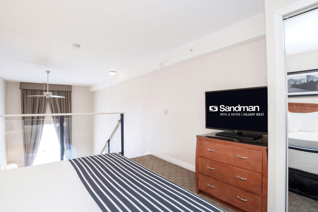 Sandman Hotel & Suites Calgary West Экстерьер фото