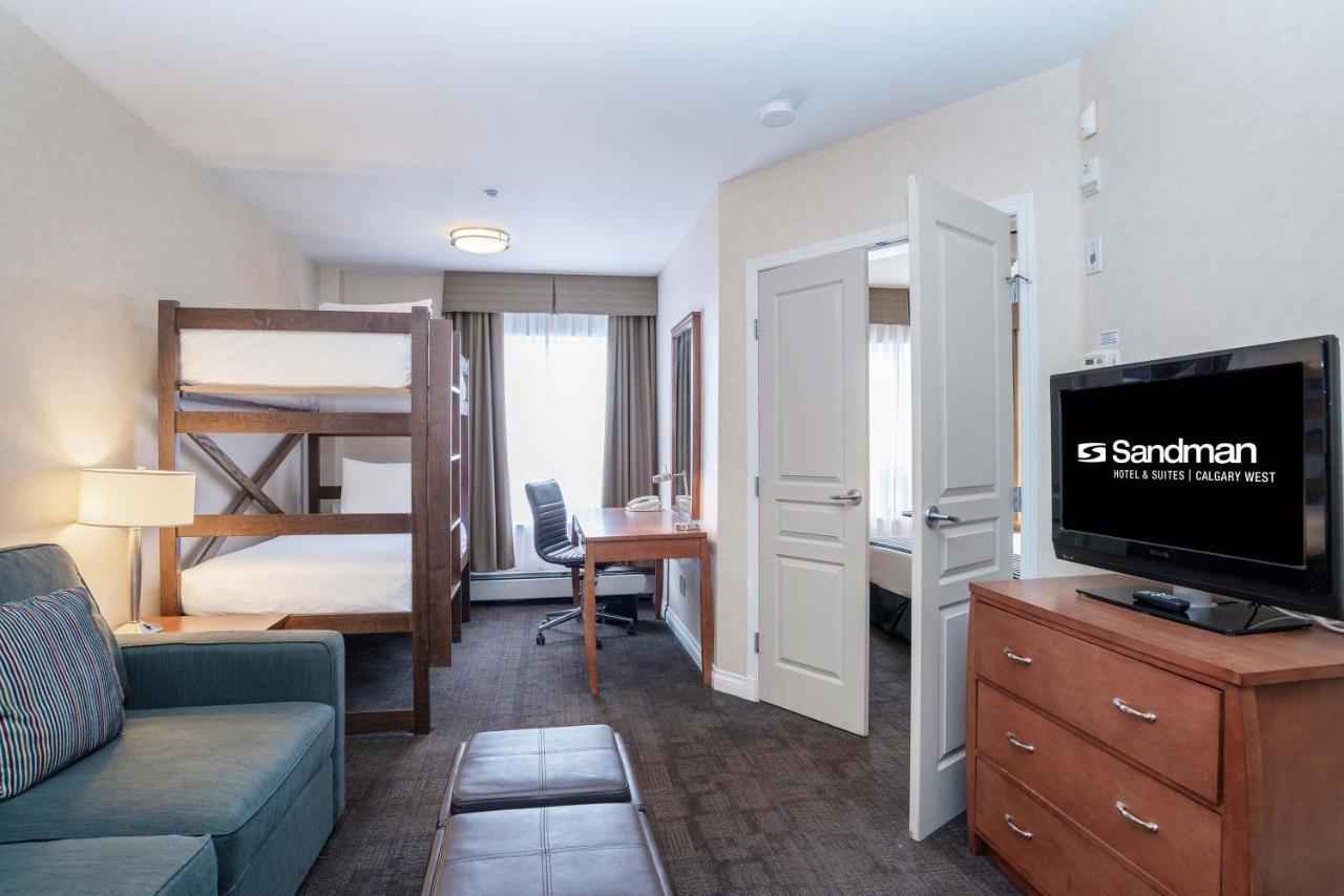 Sandman Hotel & Suites Calgary West Экстерьер фото