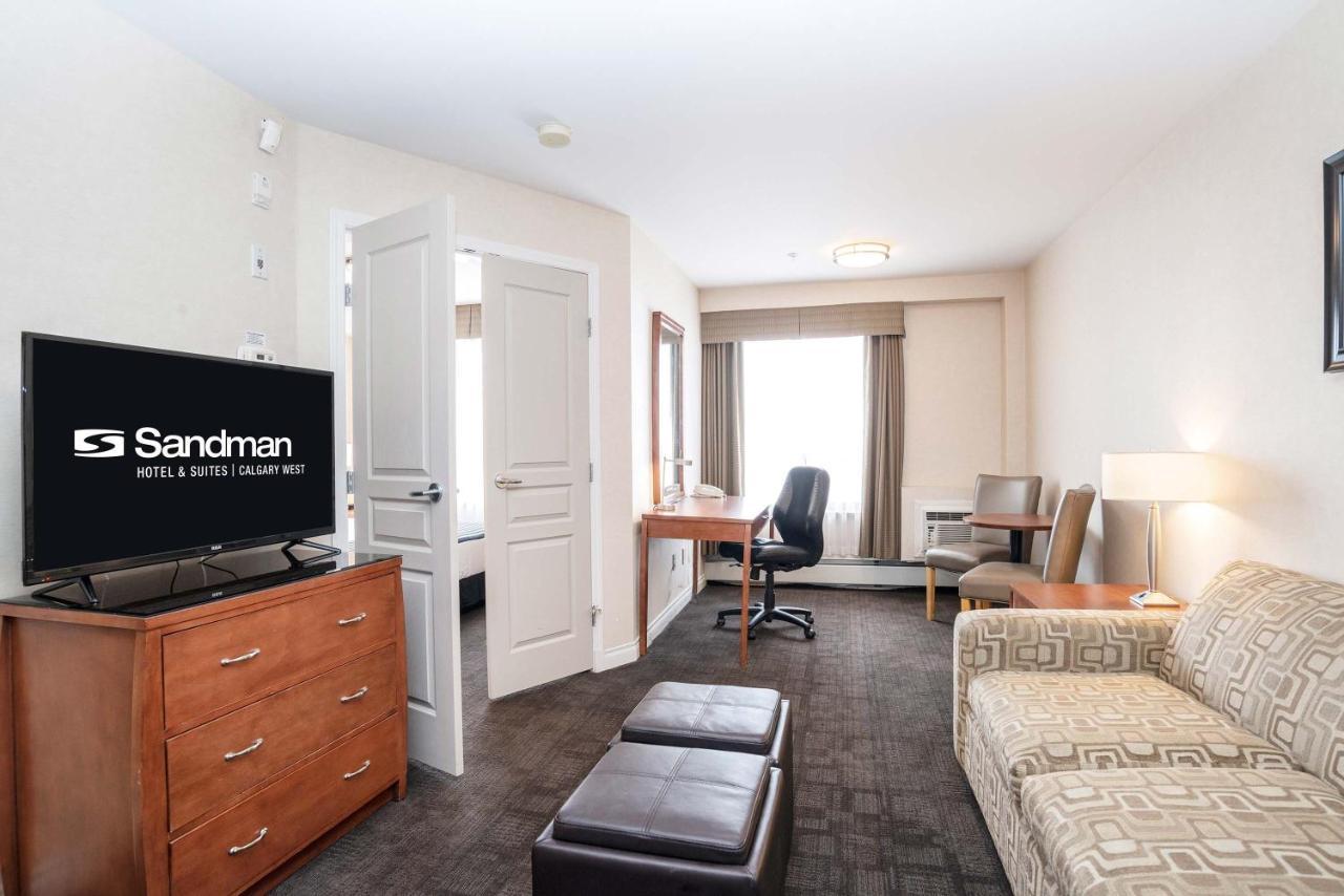 Sandman Hotel & Suites Calgary West Экстерьер фото