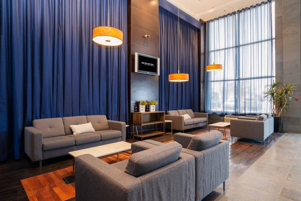 Sandman Hotel & Suites Calgary West Экстерьер фото