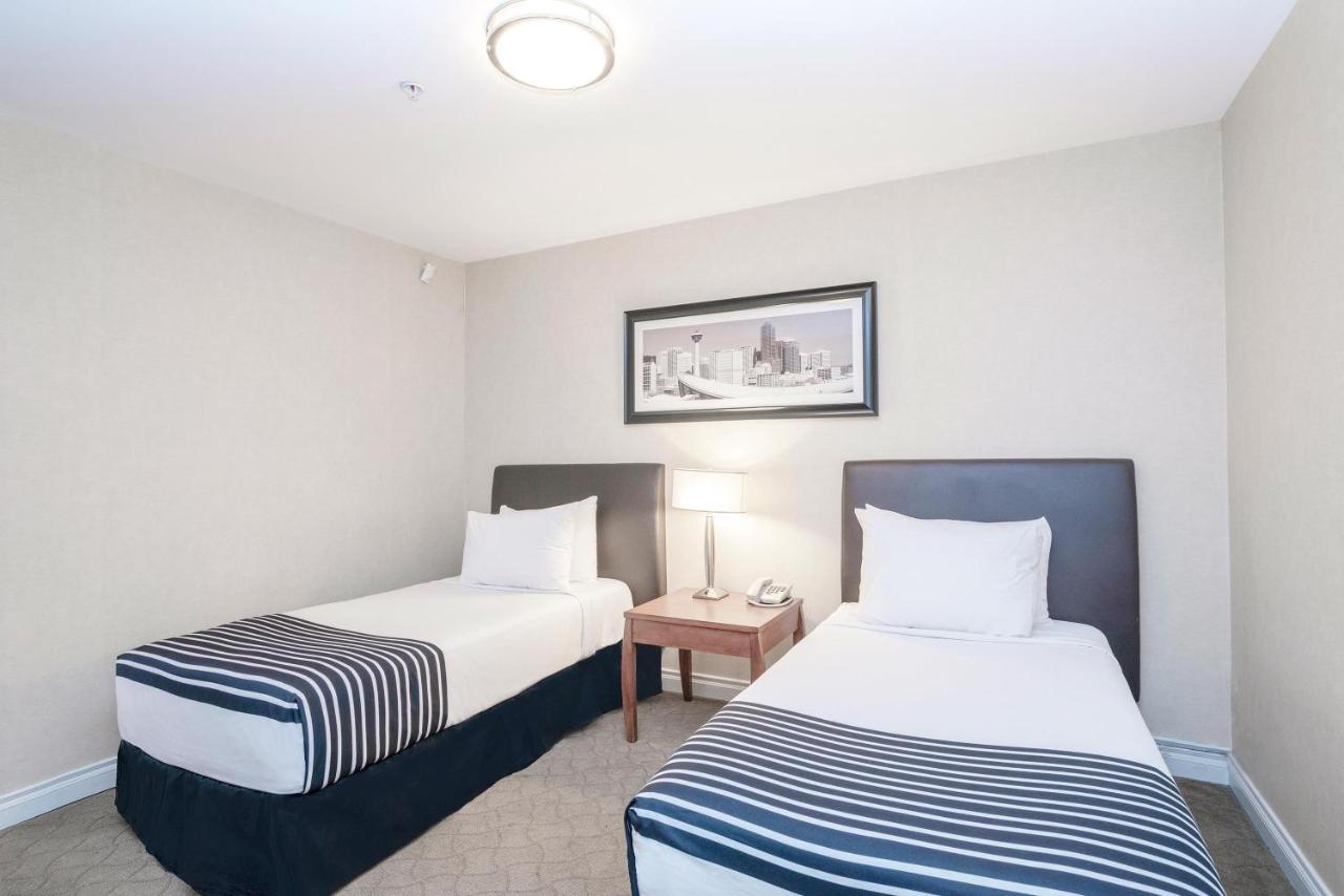 Sandman Hotel & Suites Calgary West Экстерьер фото