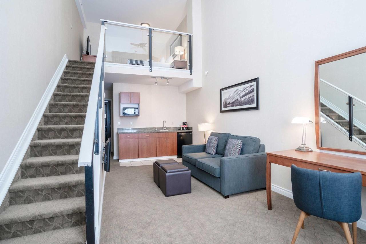 Sandman Hotel & Suites Calgary West Экстерьер фото