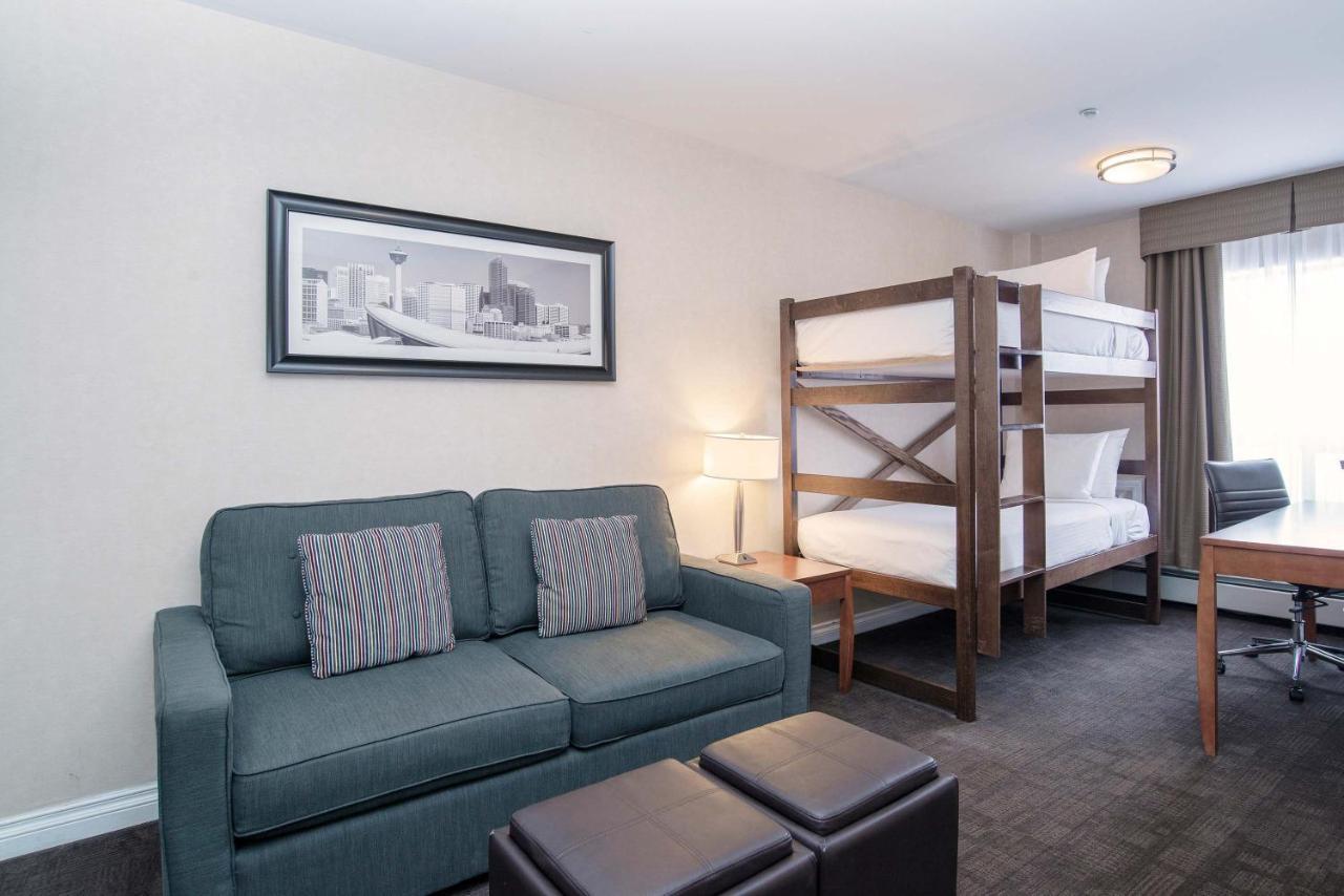 Sandman Hotel & Suites Calgary West Экстерьер фото