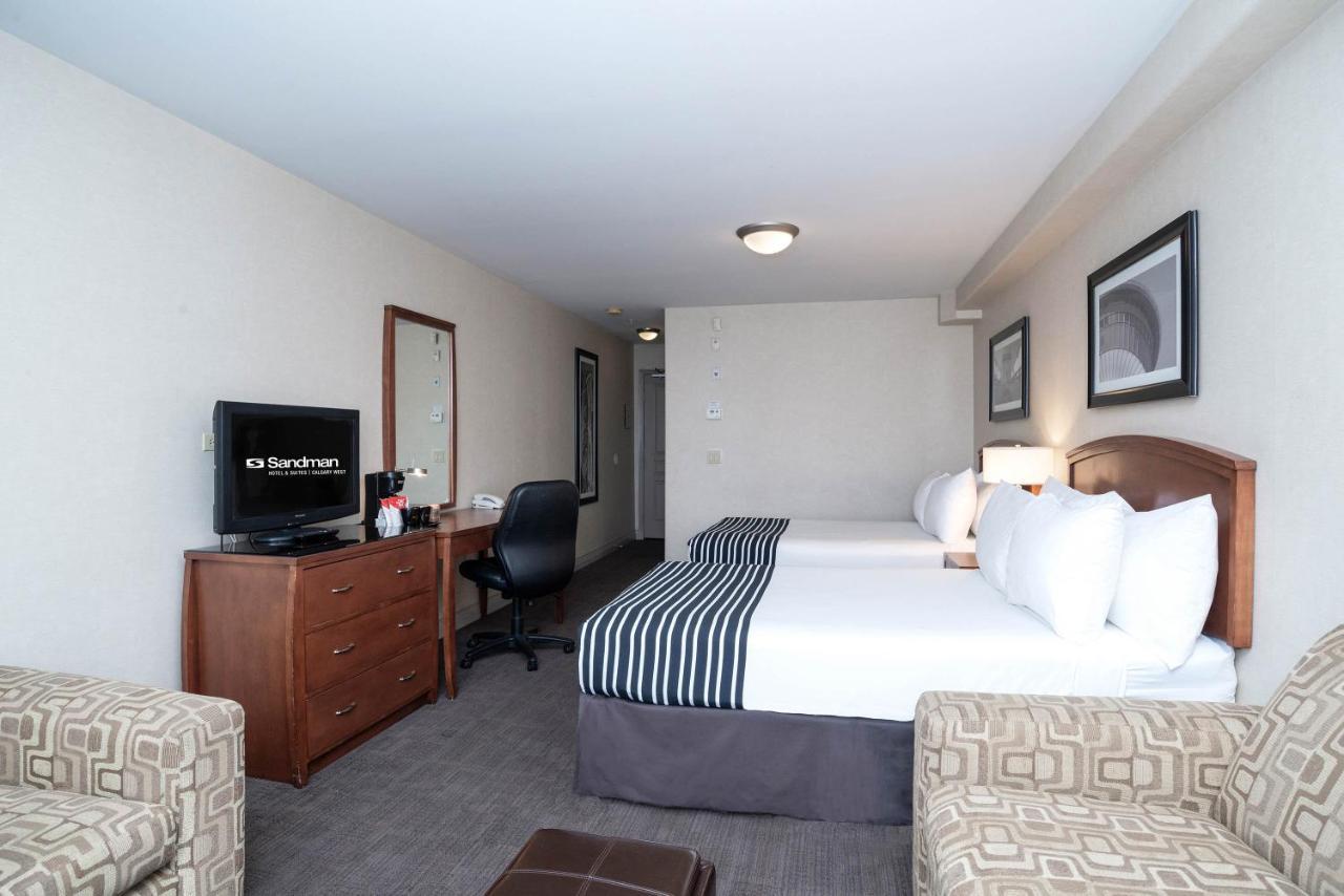Sandman Hotel & Suites Calgary West Экстерьер фото