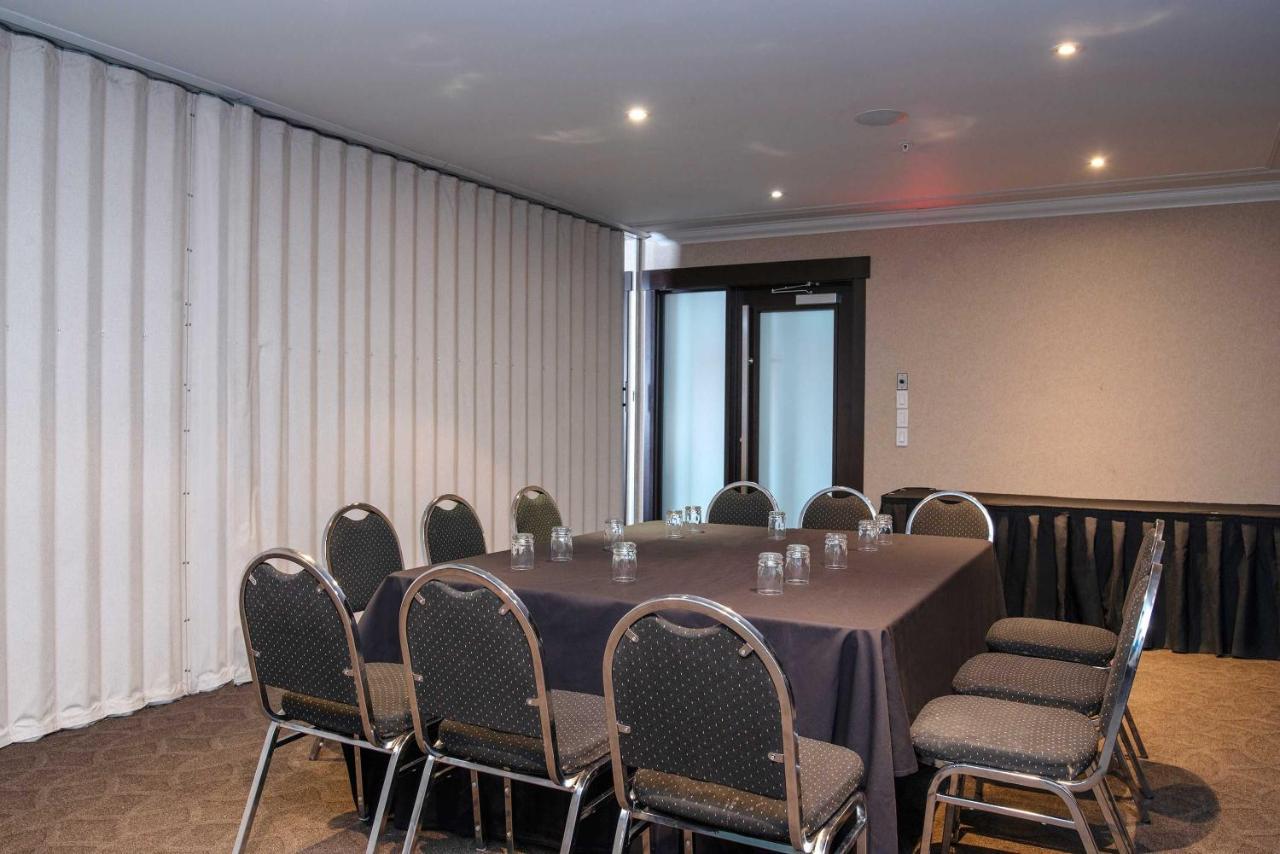 Sandman Hotel & Suites Calgary West Экстерьер фото