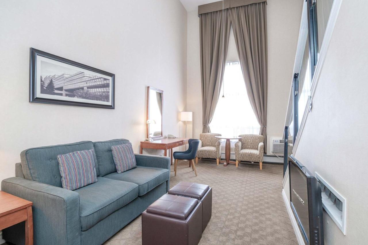 Sandman Hotel & Suites Calgary West Экстерьер фото