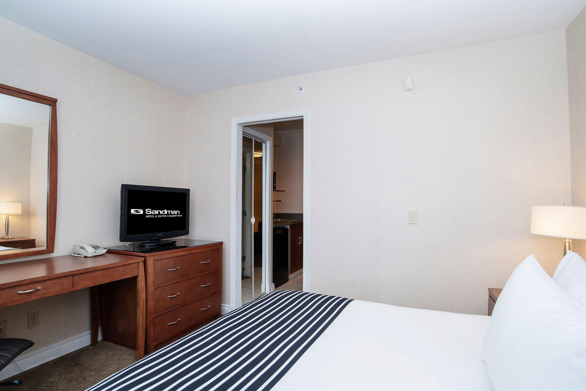 Sandman Hotel & Suites Calgary West Экстерьер фото