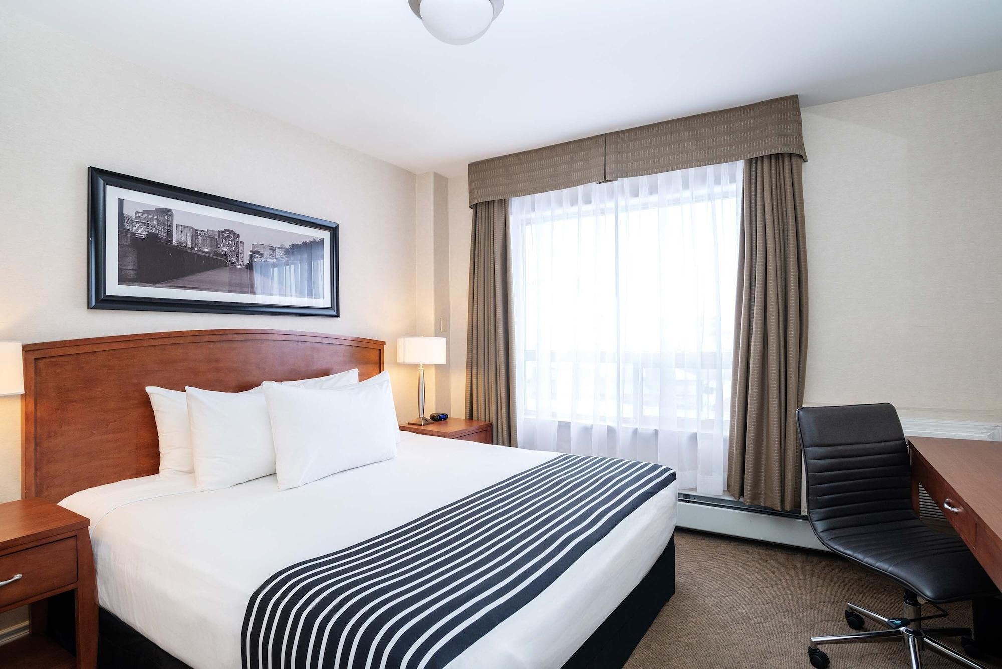 Sandman Hotel & Suites Calgary West Экстерьер фото