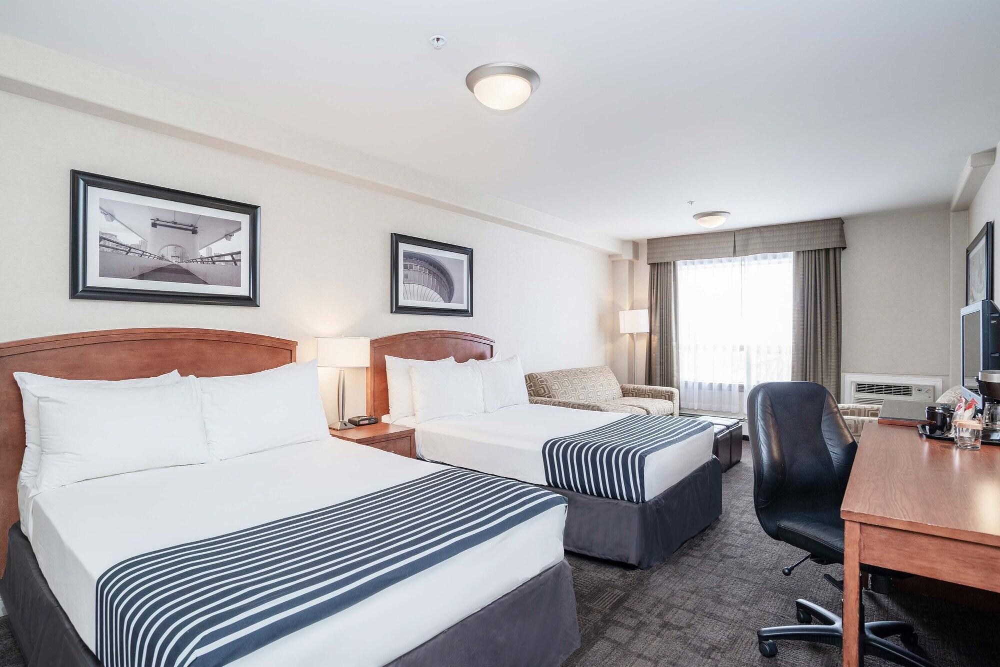 Sandman Hotel & Suites Calgary West Экстерьер фото