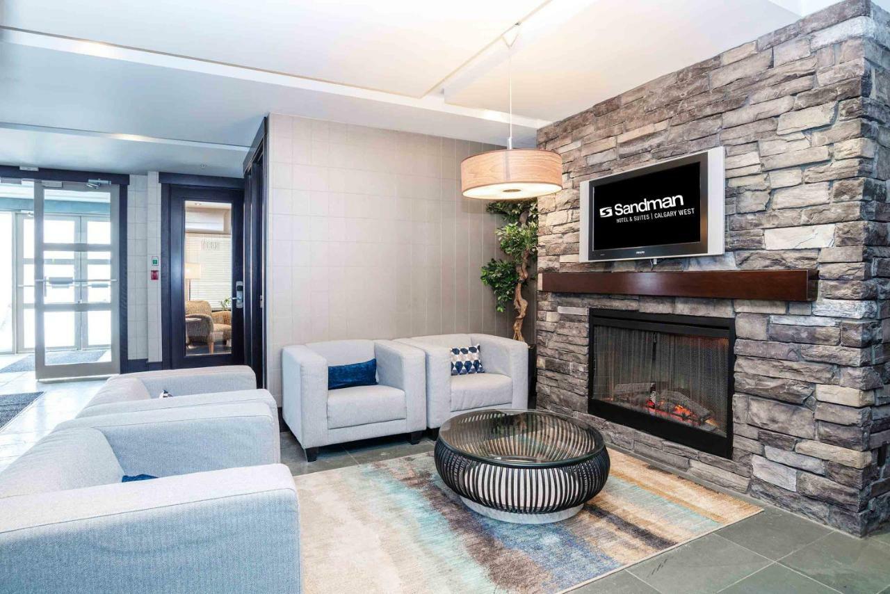 Sandman Hotel & Suites Calgary West Экстерьер фото