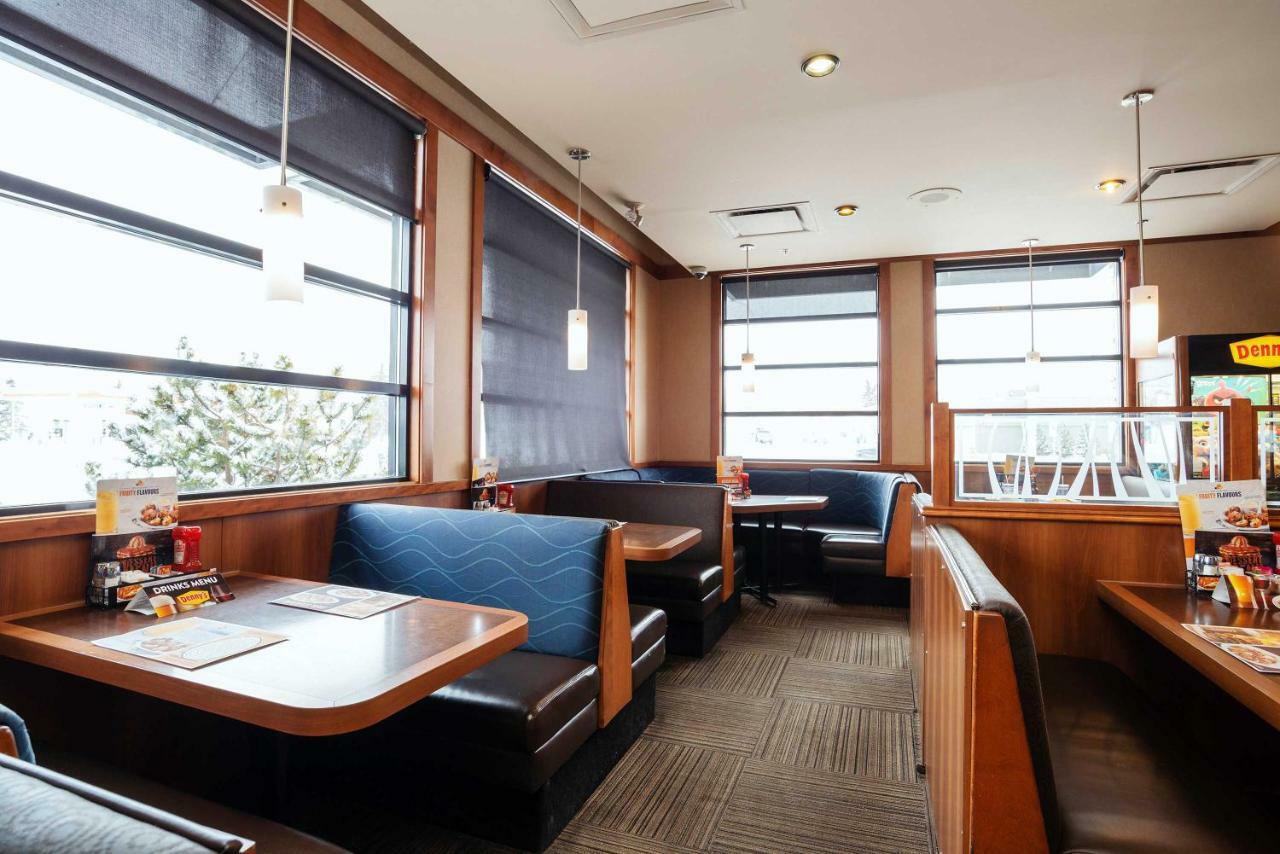 Sandman Hotel & Suites Calgary West Экстерьер фото